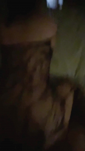 射在母狗的肥臀上爽！